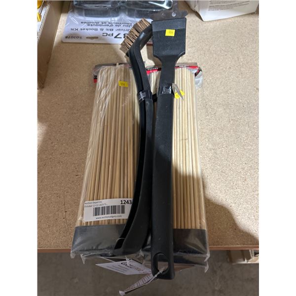 Lot of BBQ Accessories GrillPro Palmyra Grill Brushes and Brickwood Bamboo Skewers, 2+ 2 Lots