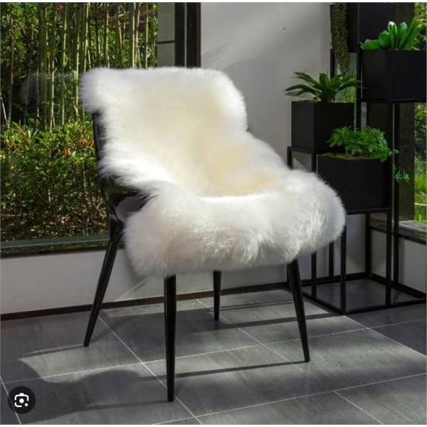 Windward Sheepskin Rug in White