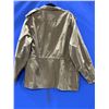 Image 4 : Military-Style Olive Green Jacket with Multiple Pockets and Drawstring Waist
