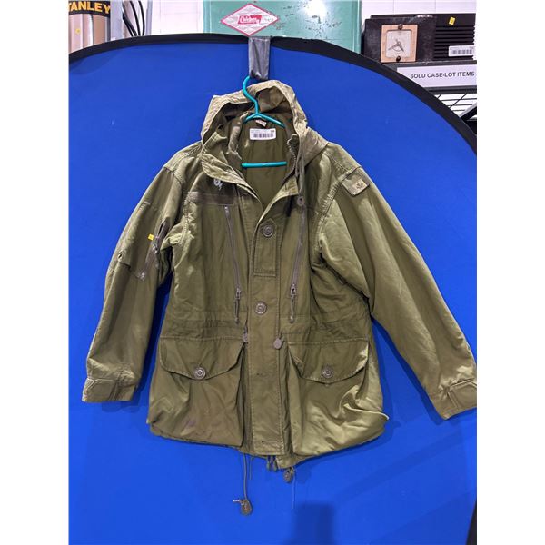 Olive Green Military-Style Field Jacket with Hood and Adjustable Drawstrings