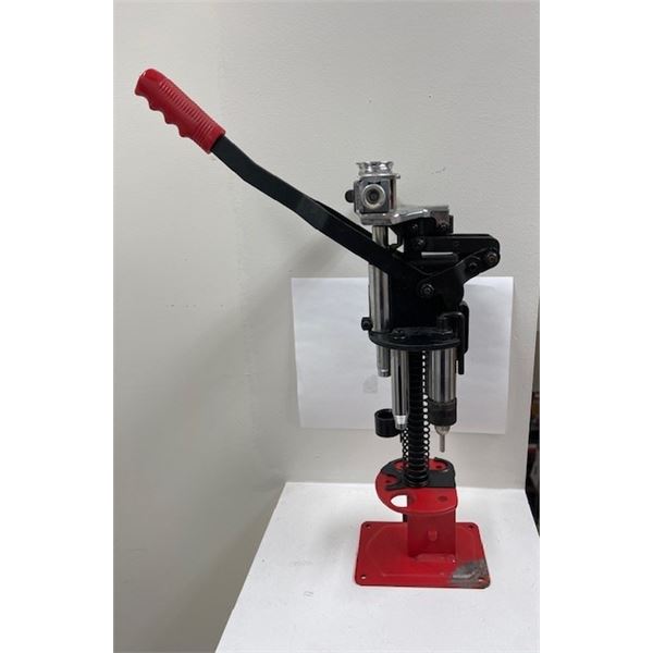 MEC 600 JR MARK V 12ga SHOTSHELL RELOADER WITH UNIVERSAL CHARGE BAR (MISSING TOP CONTAINERS & CAPS)