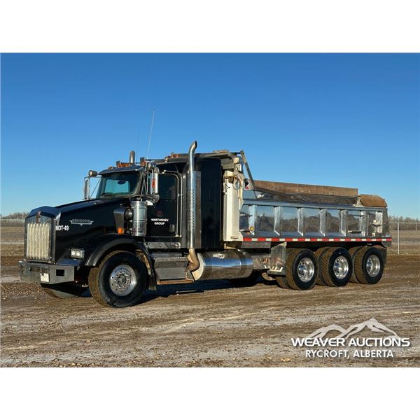 2005 KENWORTH T800B TRI DRIVE SLEEPER DUMP TRUCK