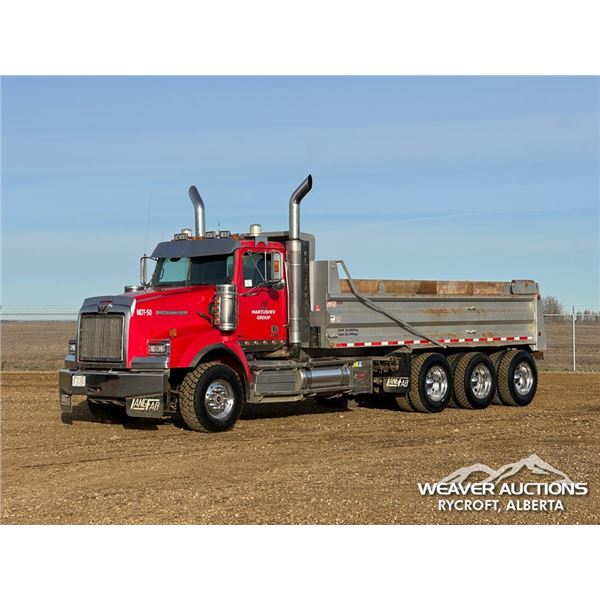 2015 WESTERN STAR 4900SA TRI DRIVE DUMP TRUCK
