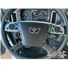 Image 16 : 2022 WESTERN STAR 49X TRI/A SLEEPER TRUCK TRACTOR