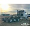 Image 3 : 2022 WESTERN STAR 49X TRI/A SLEEPER TRUCK TRACTOR