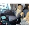 Image 10 : 2014 KENWORTH T800 TRI/A SLEEPER TRUCK TRACTOR