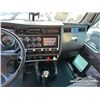 Image 12 : 2014 KENWORTH T800 TRI/A SLEEPER TRUCK TRACTOR
