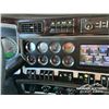 Image 19 : 2014 KENWORTH T800 TRI/A SLEEPER TRUCK TRACTOR