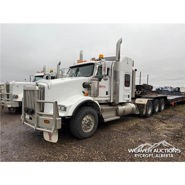 2014 KENWORTH T800 TRI DRIVE SLEEPER TRUCK TRACTOR