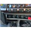 Image 21 : 2014 KENWORTH T800 TRI/A SLEEPER TRUCK TRACTOR