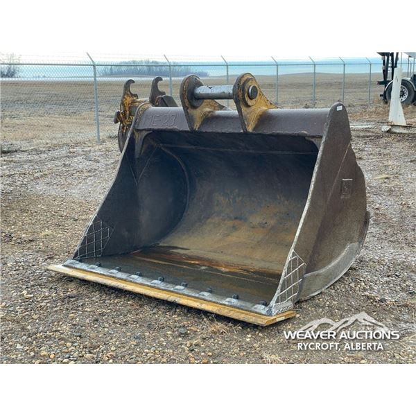 CAT 72 IN. EXCAVATOR CLEAN OUT BUCKET