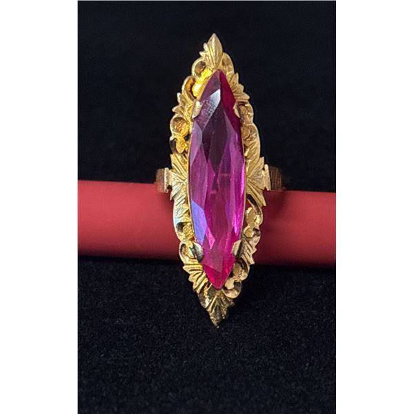 APPROX 22K LADIES RING SET WITH RED STONE (4.3G)