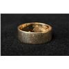 Image 2 : APPROX 10K MENS WEDDING RING (4.8G)