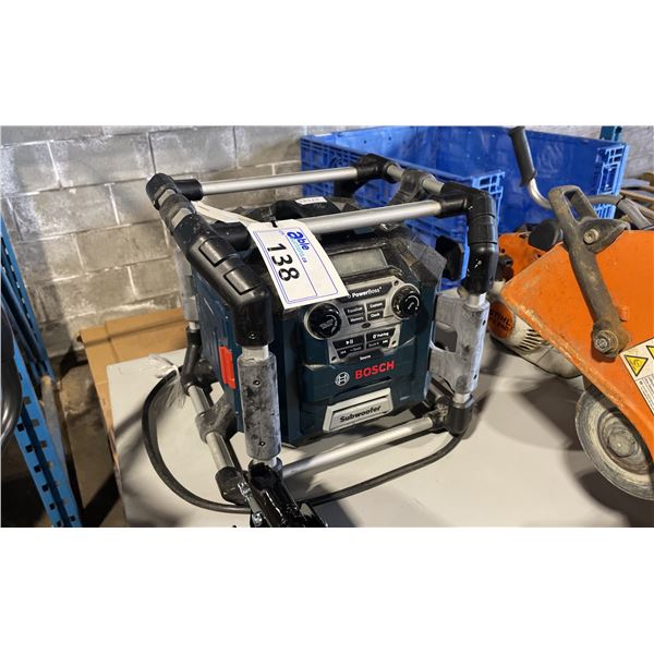 BOSCH POWERBOSS PORTABLE COMMERCIAL JOB SITE RADIO / CHARGER / POWER BAY