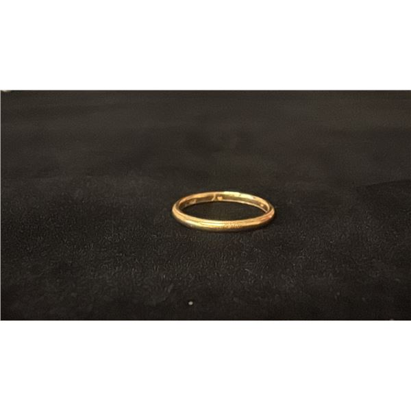 APPROX 14K LADIES WEDDING RING (1.3G)