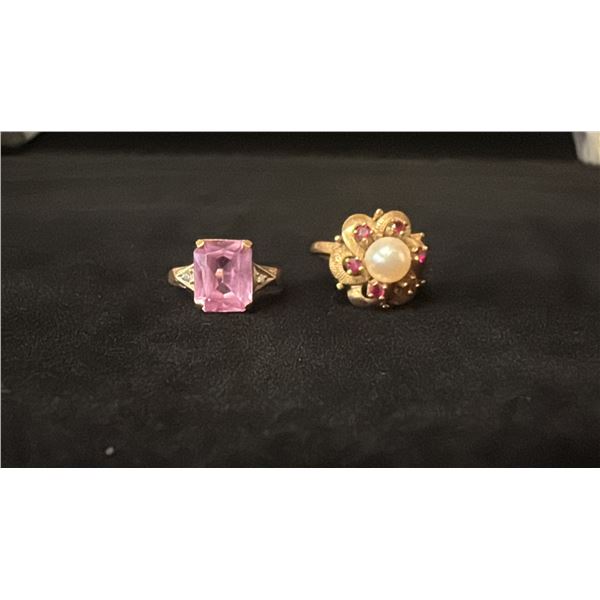APPROX 10K LADIES RING SET WITH PEARL AND RUBIES & APPROX 10K LADIES RING SET WITH PINK STONE (6.9G)