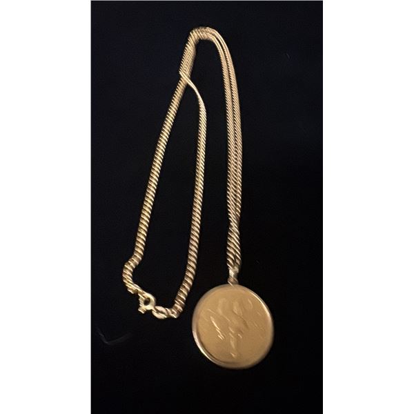 APPROX 18K CHAIN (28") WITH APPROX 18K PENDANT SET WITH 1986 SINGAPORE GOLD COIN (26.1G)
