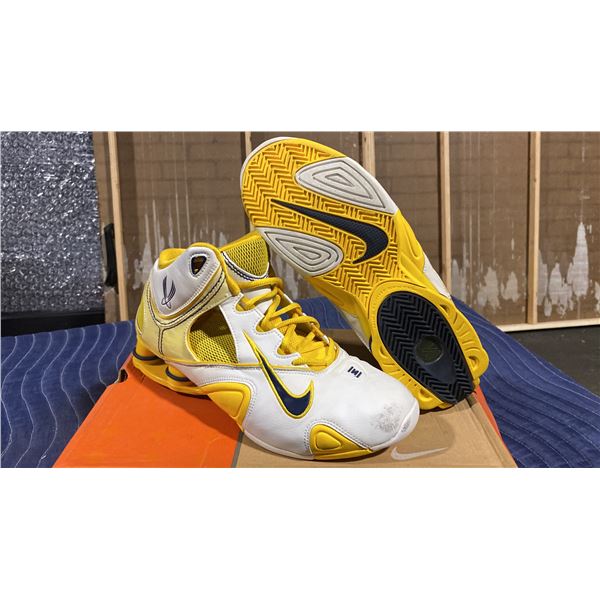 PAIR OF NIKE AIR HUARACHE SHOX SIZE M10 *AUTHENTICITY UNKNOWN*