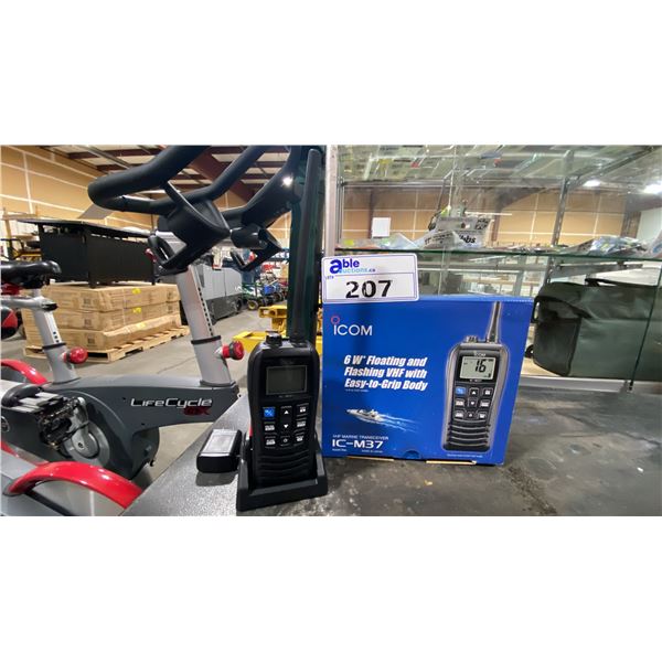 I-COM IC-M37, 6W FLOATING AND FLASHING VHF MARINE TRANSCEIVER WITH CHARGING DOCK & BOX