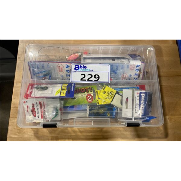 PLANO CLEAR PLASTIC SORTING CASE WITH ASSORTED NEW FISHING LURES / HOOKS / SPINNERS *SORTING CASE