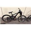 Image 1 : GIANT BLACK 9 SPEED FULL SUSPENSION DOWNHILL MOUNTAIN BIKE WITH FULL DISC BRAKES