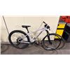 Image 1 : PEARLESCENT SPECIALIZED 9 SPEED FRONT SUSPENSION MOUNTAIN BIKE WITH REAR DISC BRAKES *FRONT WHEEL
