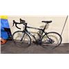 Image 2 : TREK MADONE BLACK 20 SPEED CARBON FIBRE RACING BIKE *CHAIN NEEDS REPAIR*