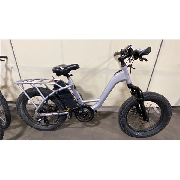 IZIP JUICE XL SILVER 7 SPEED ELECTRIC BIKE WITH FULL DISC BRAKES *NO CHARGER, NO KEY, BATTERY NEEDS
