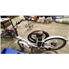Image 4 : ISINWHEEL WHITE 7 SPEED FRONT SUSPENSION ELECTRIC BIKE WITH FULL DISC BRAKES *MISSING FRONT WHEEL