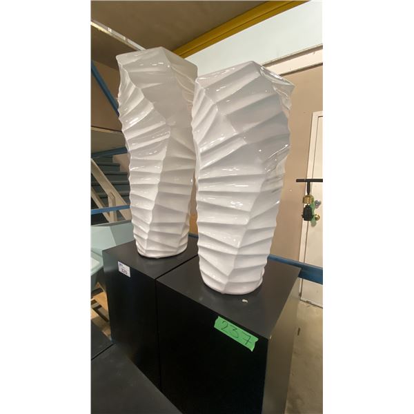 2 BLACK WOODEN PEDESTALS WITH LARGE GLOSS WHITE ART DECO VASE