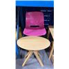 Image 3 : NATURAL WOOD CHILDRENS TABLE WITH 2 CHAIRS, NATURAL WOOD OVAL SIDE TABLE, PINK ROLLING CHAIR &
