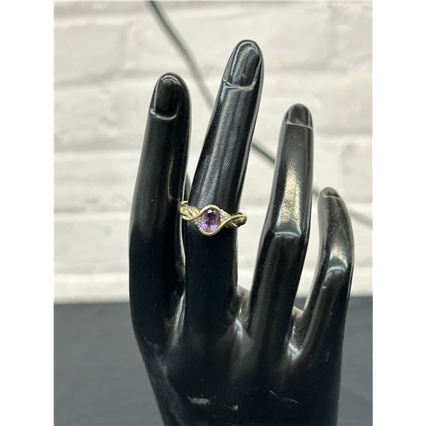 10k Gold Dinner Ring  Amethyst and 6 Small Diamonds approx 2 Grams, Size 6.5