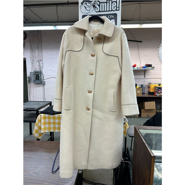 Vintage Hudson Bay 100% Wool White Winter Coat / Jacket  Size 14