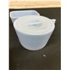 Image 4 : Pyrex Blue Delphite Loaf Dish, Small Measuring Cup and Covered Dish, 4 Pyrex Fridge Storage pcs