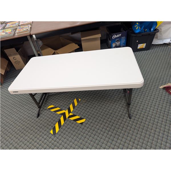 Lifetime 4' Adjustable Height Banquet Table