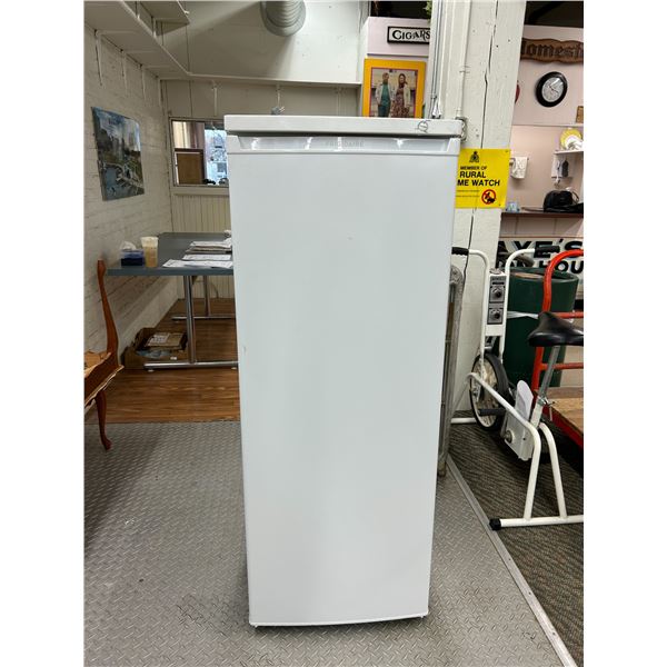 Frigidaire Stand Up / Upright Freezer
