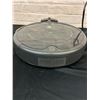 Image 3 : iRobot Roomba. Complete with charger