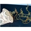 Image 4 : Vintage Swag Chain Lamp Hollywood Regency Milk Glass Gold Detail Ornate *works