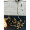 Image 5 : Vintage Swag Chain Lamp Hollywood Regency Milk Glass Gold Detail Ornate *works