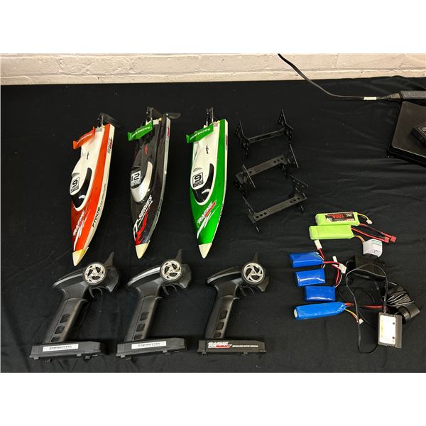 Lot of 3 RC Remote Control Racing Boats with Controllers, Batteries, FT009 x2, FT0012