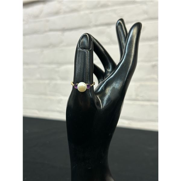 14k Gold Pearl and Amethyst Ring Size 8 approx 2.5grams