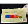 Image 2 : Melamine 4pc Bowl Set with Lids and Pyrex Bowl with Lid