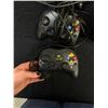 Image 3 : Xbox Original Video Game Console with 3 Controllers, Power and Video