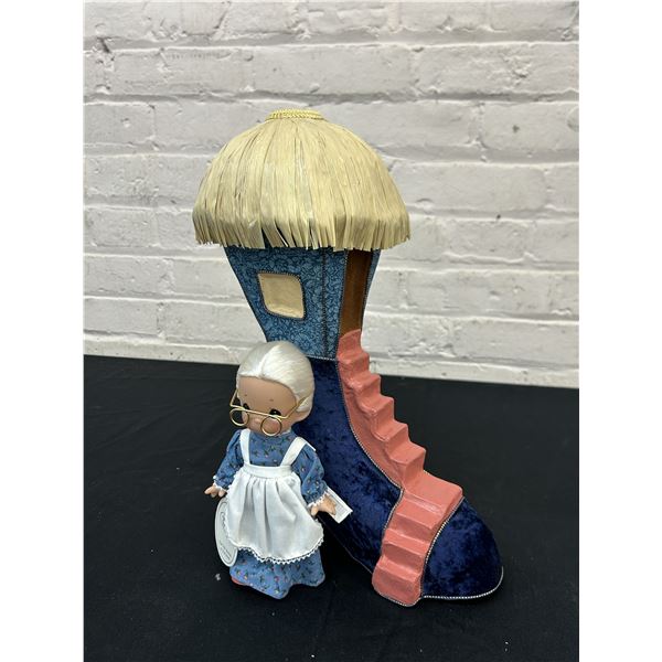 Precious Moments #3405 2007 The Old Woman In The Shoe DOLL + SHOE