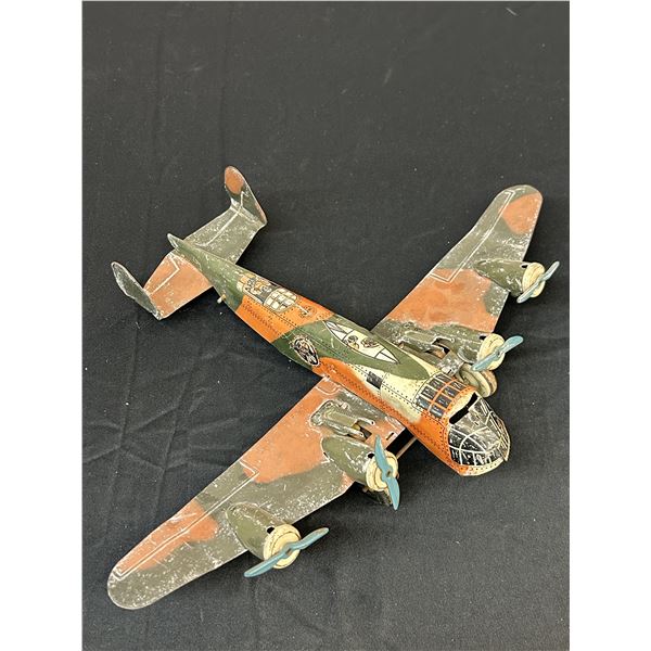 LARGE VINTAGE MARX TIN LITHO WINDUP WW2 BOMBER PLANE WITH 18" WINGSPAN