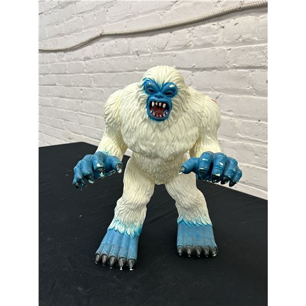 Toys R Us Exclusive YETI Abominable Snowman 15" Figure Maidenhead RARE 2015