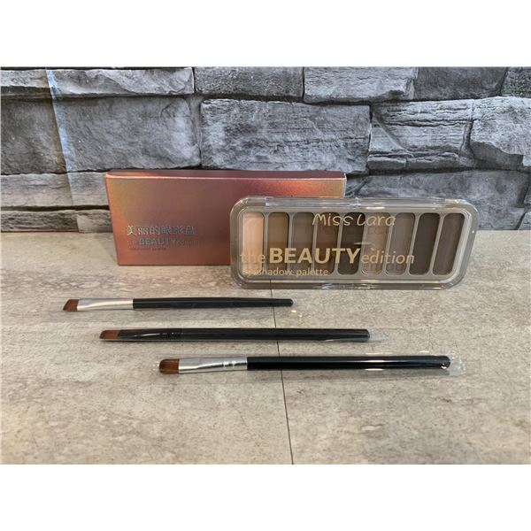 9 Color Eyeshadow Palette + 3 Brushes