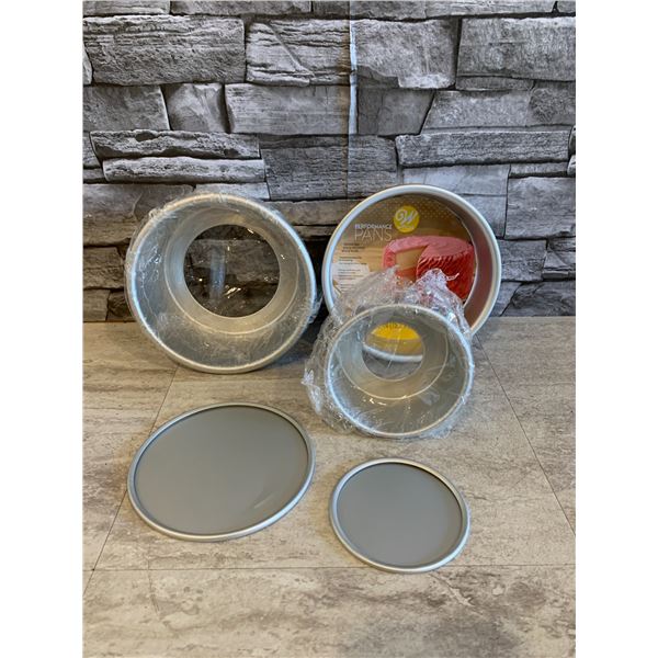 Wilton Performance Pans Round Cake Mold Set 6 x 2 In