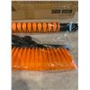 Image 6 : 2 in1 Snow Brush And Ice Scraper Pivoting Head Set Non Slip Handle Extendable