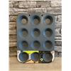 Image 1 : Non Stick Bakeware - 12 Molds Ribbed Tart Pan